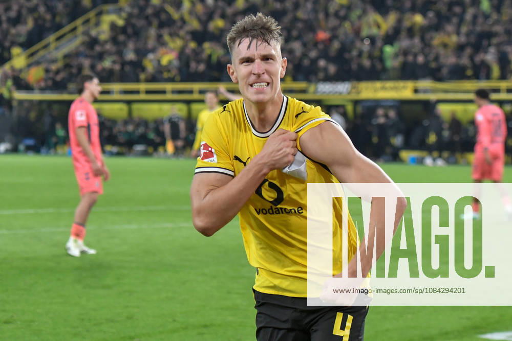 Nico Schlotterbeck (Dortmund 4) jubelt nach dem Tor zum 2:0 09.10.2026 ¢ Fussball ¢ Borussia Dortmund vs SV Werder Bremen, Signal Iduna Park, Dortmund, DFB DFL REGULATIONS PROHIBIT ANY USE OF PHOTOGRAPHS AS IMAGE SEQUENCES AND OR QUASI-VIDEO NRW Germany