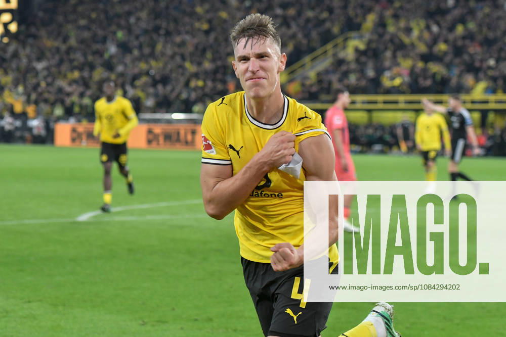 Nico Schlotterbeck (Dortmund 4) jubelt nach dem Tor zum 2:0 09.10.2026 ¢ Fussball ¢ Borussia Dortmund vs SV Werder Bremen, Signal Iduna Park, Dortmund, DFB DFL REGULATIONS PROHIBIT ANY USE OF PHOTOGRAPHS AS IMAGE SEQUENCES AND OR QUASI-VIDEO NRW Germany