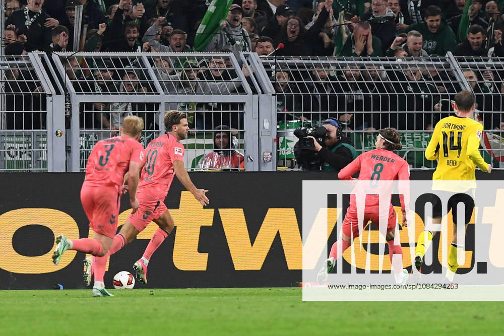 Niclas Fuellkrug (Werder Bremen) Torjubel, jubelt nach seinem Treffer zum 2:2 waehrend des Spiels der 1. Bundesliga zwischen Borussia Dortmund und SV Werder Bremen, Signal Iduna Park am 09. October 2026 in Dortmund, Deutschland. (Foto von Ralf Treese DeFodi Images) +++ Niclas Fuellkrug (Werder Bremen) celebrates after scoring his teams second goal during the Bundesliga match between Borussia Dortmund and SV Werder Bremen at Signal Iduna Park on October 9, 2026 in Dortmund, Germany. (Photo by Ralf Treese DeFodi Images) DFB DFL REGULATIONS PROHIBIT ANY USE OF PHOTOGRAPHS AS IMAGE SEQUENCES AND OR QUASI-VIDEO. (Photo by Ralf Treese DeFodi Images) -