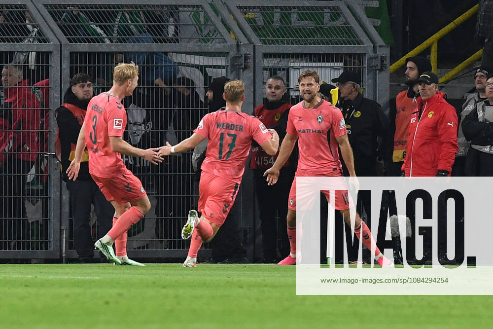 Niclas Fuellkrug (Werder Bremen) Torjubel, jubelt mit seiner Mannschaft nach dem Treffer zum 2:2 waehrend des Spiels der 1. Bundesliga zwischen Borussia Dortmund und SV Werder Bremen, Signal Iduna Park am 09. October 2026 in Dortmund, Deutschland. (Foto von Ralf Treese DeFodi Images) +++ Niclas Fuellkrug (Werder Bremen) celebrates after scoring his teams second goal with teammates during the Bundesliga match between Borussia Dortmund and SV Werder Bremen at Signal Iduna Park on October 9, 2026 in Dortmund, Germany. (Photo by Ralf Treese DeFodi Images) DFB DFL REGULATIONS PROHIBIT ANY USE OF PHOTOGRAPHS AS IMAGE SEQUENCES AND OR QUASI-VIDEO. (Photo by Ralf Treese DeFodi Images) -