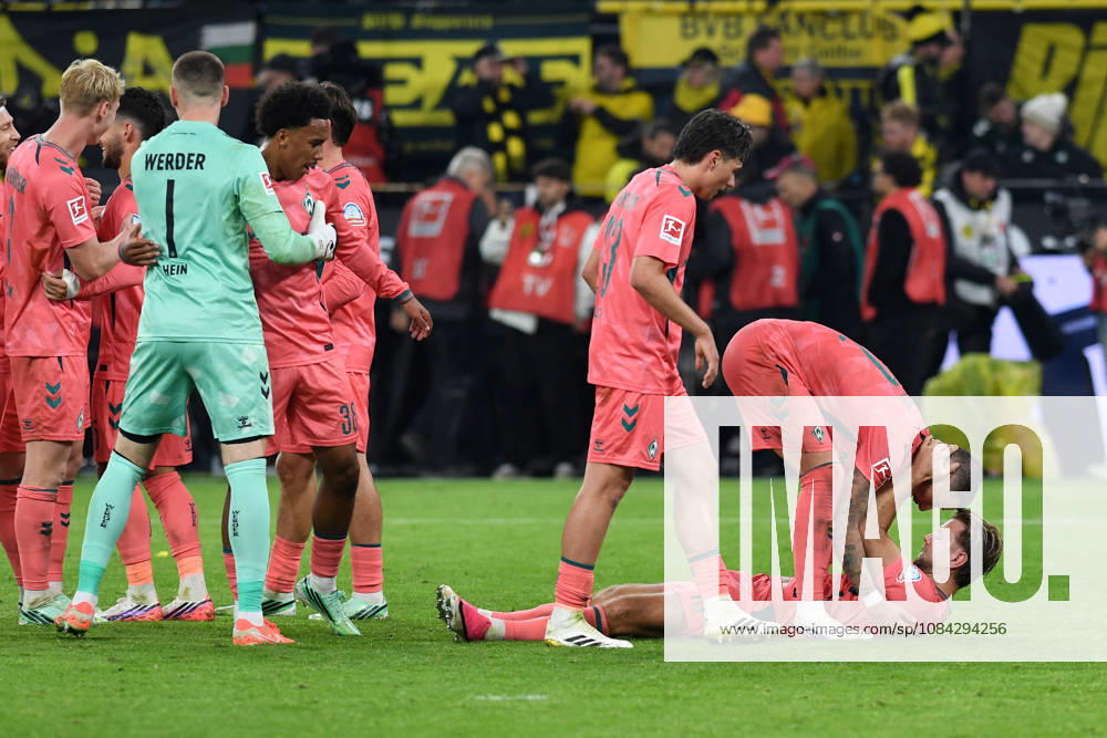 Marco Friedl (Werder Bremen) und Niclas Fuellkrug (Werder Bremen) Jubel, jubelt waehrend des Spiels der 1. Bundesliga zwischen Borussia Dortmund und SV Werder Bremen, Signal Iduna Park am 09. October 2026 in Dortmund, Deutschland. (Foto von Ralf Treese DeFodi Images) +++ Marco Friedl (Werder Bremen) und Niclas Fuellkrug (Werder Bremen) celebrates, celebrating during the Bundesliga match between Borussia Dortmund and SV Werder Bremen at Signal Iduna Park on October 9, 2026 in Dortmund, Germany. (Photo by Ralf Treese DeFodi Images) DFB DFL REGULATIONS PROHIBIT ANY USE OF PHOTOGRAPHS AS IMAGE SEQUENCES AND OR QUASI-VIDEO. (Photo by Ralf Treese DeFodi Images) -