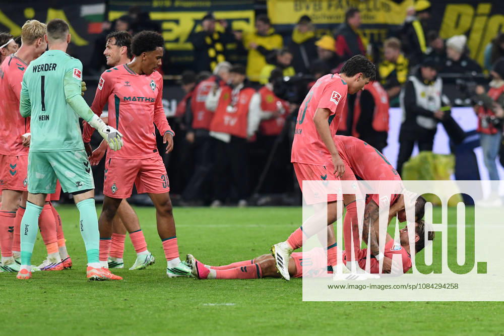 Marco Friedl (Werder Bremen) und Niclas Fuellkrug (Werder Bremen) Jubel, jubelt waehrend des Spiels der 1. Bundesliga zwischen Borussia Dortmund und SV Werder Bremen, Signal Iduna Park am 09. October 2026 in Dortmund, Deutschland. (Foto von Ralf Treese DeFodi Images) +++ Marco Friedl (Werder Bremen) und Niclas Fuellkrug (Werder Bremen) celebrates, celebrating during the Bundesliga match between Borussia Dortmund and SV Werder Bremen at Signal Iduna Park on October 9, 2026 in Dortmund, Germany. (Photo by Ralf Treese DeFodi Images) DFB DFL REGULATIONS PROHIBIT ANY USE OF PHOTOGRAPHS AS IMAGE SEQUENCES AND OR QUASI-VIDEO. (Photo by Ralf Treese DeFodi Images) -
