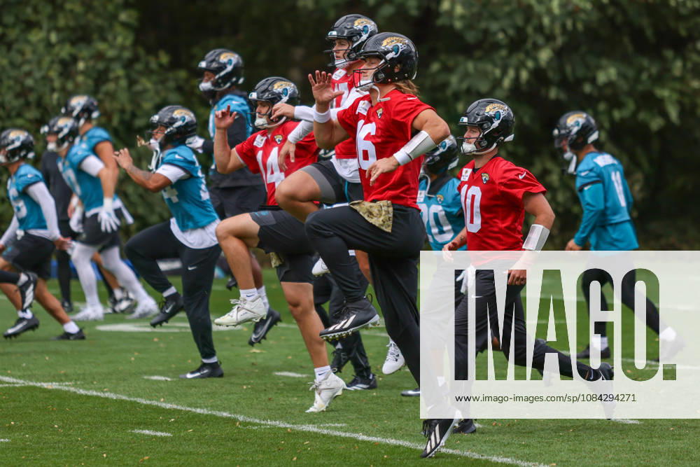 CHADLER’S CROSS, ENGLAND - October 9th: Trevor Lawrence of the Jacksonville Jaguars practice warm up during the Jacksonville Jaguars training session at The Grove on October 9, 2026 in Chandler’s Cross, England on October 9th 2026, in Hertfordshire England. Phillip Rocker SPP
