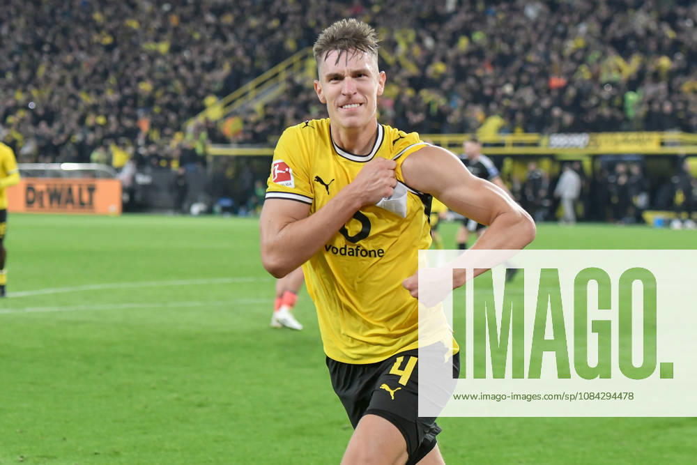 Nico Schlotterbeck (Dortmund 4) jubelt nach dem Tor zum 2:0 09.10.2026 ¢ Fussball ¢ Borussia Dortmund vs SV Werder Bremen, Signal Iduna Park, Dortmund, DFB DFL REGULATIONS PROHIBIT ANY USE OF PHOTOGRAPHS AS IMAGE SEQUENCES AND OR QUASI-VIDEO NRW Germany