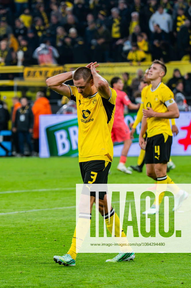 1. Bundesliga, 5. Spieltag, Borussia Dortmund vs. Werder Bremen am 09.10.2026 Waldemar Anton enttäuscht nach Abpfiff unzufrieden unglücklich mit Nico Schlotterbeck