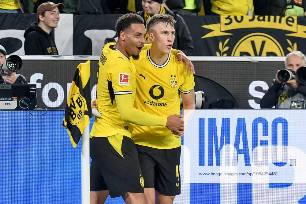 Nico Schlotterbeck (Dortmund 4) jubelt nach dem Tor zum 2:0 mit Felix Nmecha (Dortmund 8) 09.10.2026 ¢ Fussball ¢ Borussia Dortmund vs SV Werder Bremen, Signal Iduna Park, Dortmund, DFB DFL REGULATIONS PROHIBIT ANY USE OF PHOTOGRAPHS AS IMAGE SEQUENCES AND OR QUASI-VIDEO NRW Germany