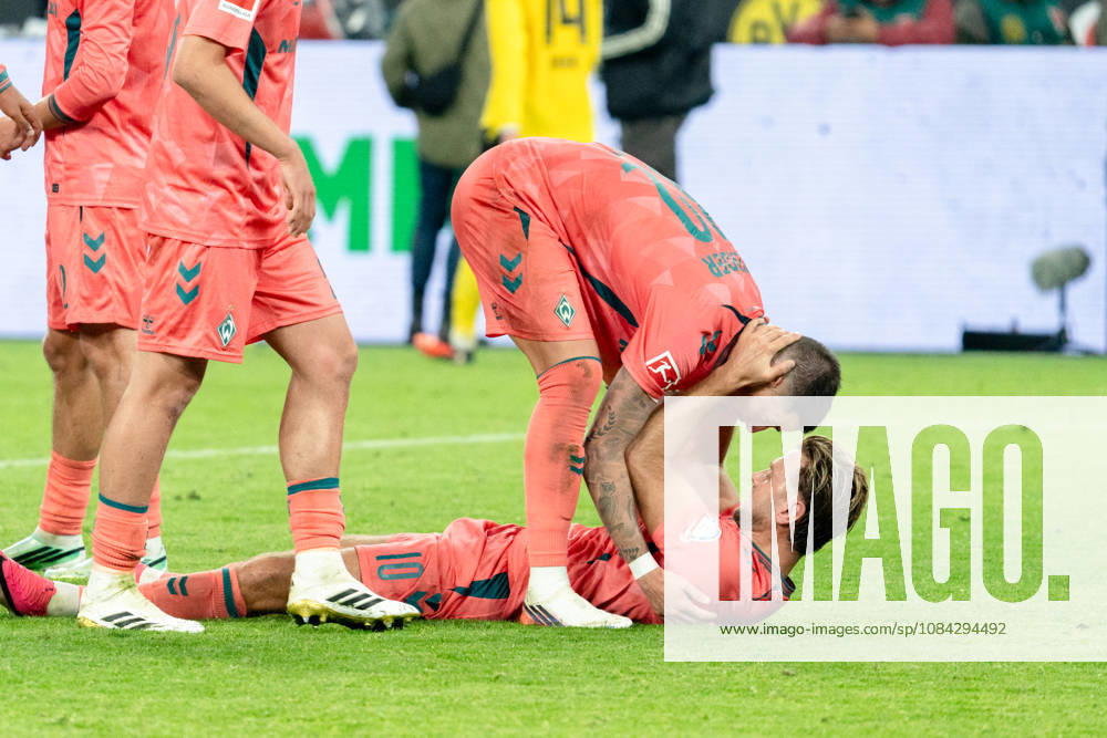 Deutschland: 1. Bundesliga 2026 2027, 5. Spieltag: Borussia Dortmund vs. Werder Bremen 09.10.2026 Signal Iduna Park (Nordrhein-Westfalen) Niclas Füllkrug ( 10) Marco Grüll ( 17) Jubel Freude Emotionen Torjubel nach Abpfiff