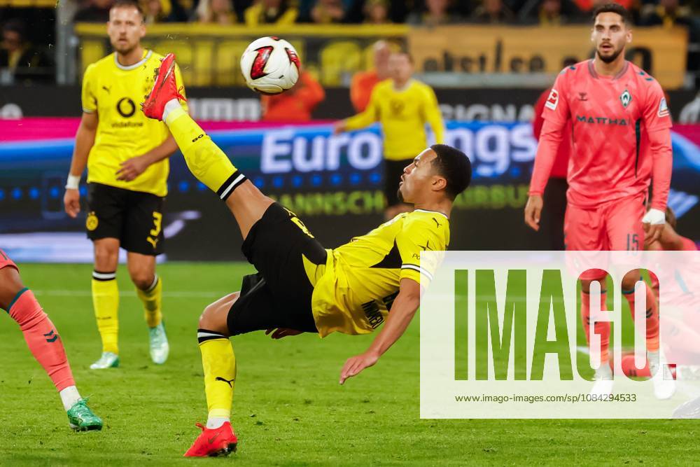 DORTMUND - Felix Nmecha of Borussia Dortmund controls the ball during the Bundesliga match between Borussia Dortmund and SV Werder Bremen at Signal Iduna Park on October 9, 2026, in Dortmund, Germany. MARCEL TER BALS ANP Bundesliga 2026 27 ANPxSportx xMarcelxterxBalsxIVx 571970215 originalFilename: 571970215