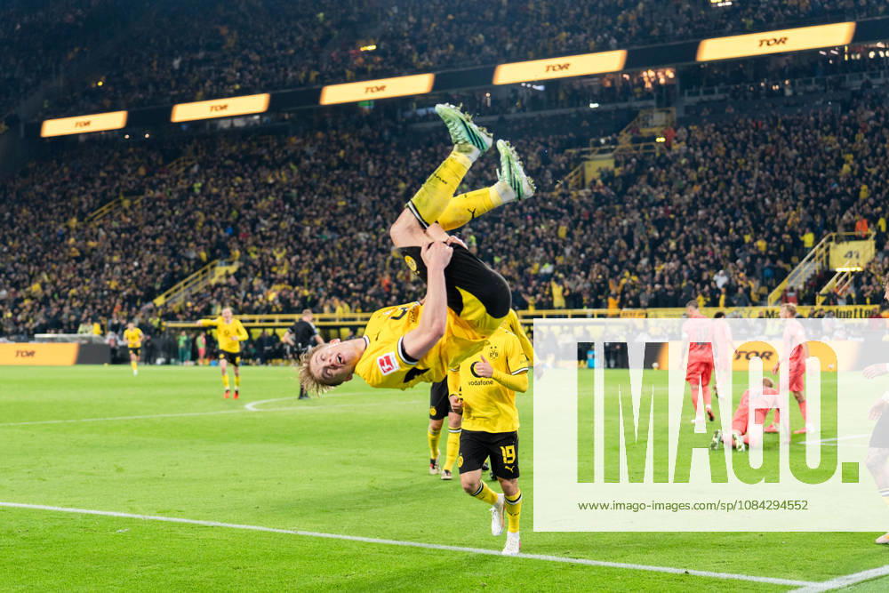 Deutschland: 1. Bundesliga 2026 2027, 5. Spieltag: Borussia Dortmund vs. Werder Bremen 09.10.2026 Signal Iduna Park (Nordrhein-Westfalen) Tor zum 1:0 durch Daniel Svensson (Borussia Dortmund, 24) Jubel Freude Emotionen Torjubel Salto