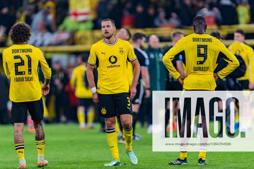 1. Bundesliga, 5. Spieltag, Borussia Dortmund vs. Werder Bremen am 09.10.2026 Nico Schlotterbeck Fabio Silva Serhou Guirassy enttäuscht nach Abpfiff unzufrieden unglücklich