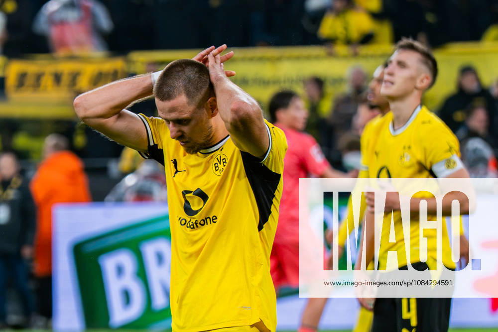 1. Bundesliga, 5. Spieltag, Borussia Dortmund vs. Werder Bremen am 09.10.2026 Waldemar Anton enttäuscht nach Abpfiff unzufrieden unglücklich mit Nico Schlotterbeck