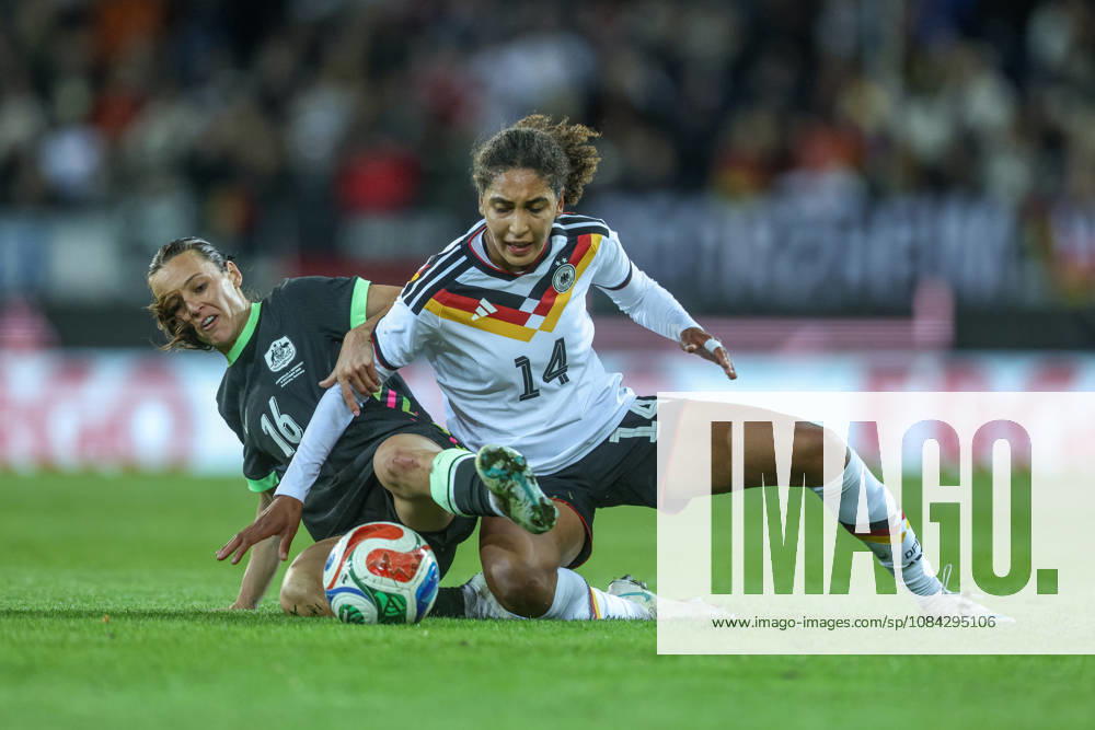 GER, Karlsruhe, Deutschland vs Australien, FIFA, DFB, Fussball, Spielzeit 2026 2027, BBBank Wildpark, Freundschaftsspiel im Bild v.l.: Hayley Raso (Australien 16), Cora Zicai (Deutschland, Frauen Nationalmannschaft), Zweikampf DFB DFL REGULATIONS PROHIBIT ANY USE OF PHOTOGRAPHS AS IMAGE SEQUENCES AND OR QUASI-VIDEO