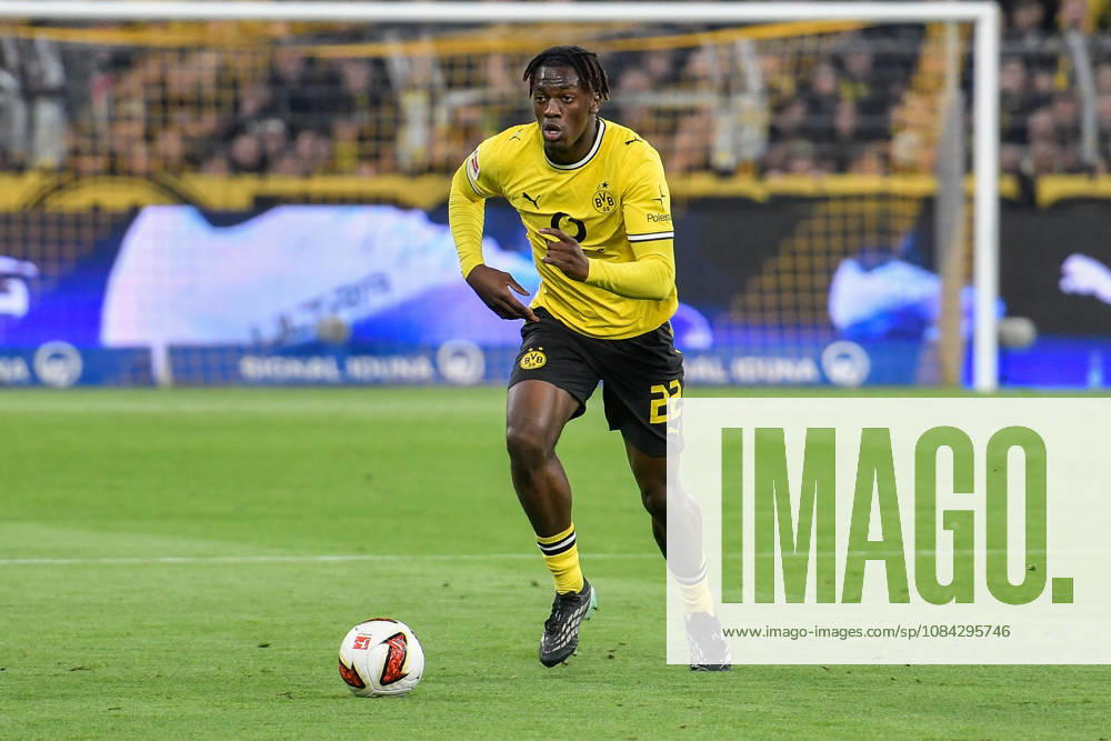 Joane Gadou (Dortmund 22) Aktion . Einzelbild . Freisteller . 09.10.2026 ¢ Fussball ¢ Borussia Dortmund vs SV Werder Bremen, Signal Iduna Park, Dortmund, DFB DFL REGULATIONS PROHIBIT ANY USE OF PHOTOGRAPHS AS IMAGE SEQUENCES AND OR QUASI-VIDEO NRW Germany