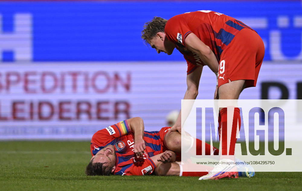 Patrick Mainka 1. FC Heidenheim 1846 FCH (06) verletzt Verletzung am Boden Mikkel Kaufmann 1. FC Heidenheim 1846 FCH (29) 1. FC Heidenheim 1846 FCH vs 1. FC Kaiserslautern 09.10..2026 DFL REGULATIONS PROHIBIT ANY USE OF PHOTOGRAPHS AS IMAGE SEQUENCES AND OR QUASI-VIDEO 1. FC Heidenheim 1846 FCH vs 1. FC Kaiserslautern