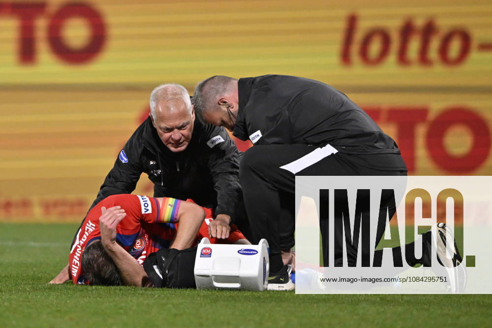 Patrick Mainka 1. FC Heidenheim 1846 FCH (06) verletzt Verletzung am Boden Betreuer 1. FC Heidenheim 1846 FCH vs 1. FC Kaiserslautern 09.10..2026 DFL REGULATIONS PROHIBIT ANY USE OF PHOTOGRAPHS AS IMAGE SEQUENCES AND OR QUASI-VIDEO 1. FC Heidenheim 1846 FCH vs 1. FC Kaiserslautern
