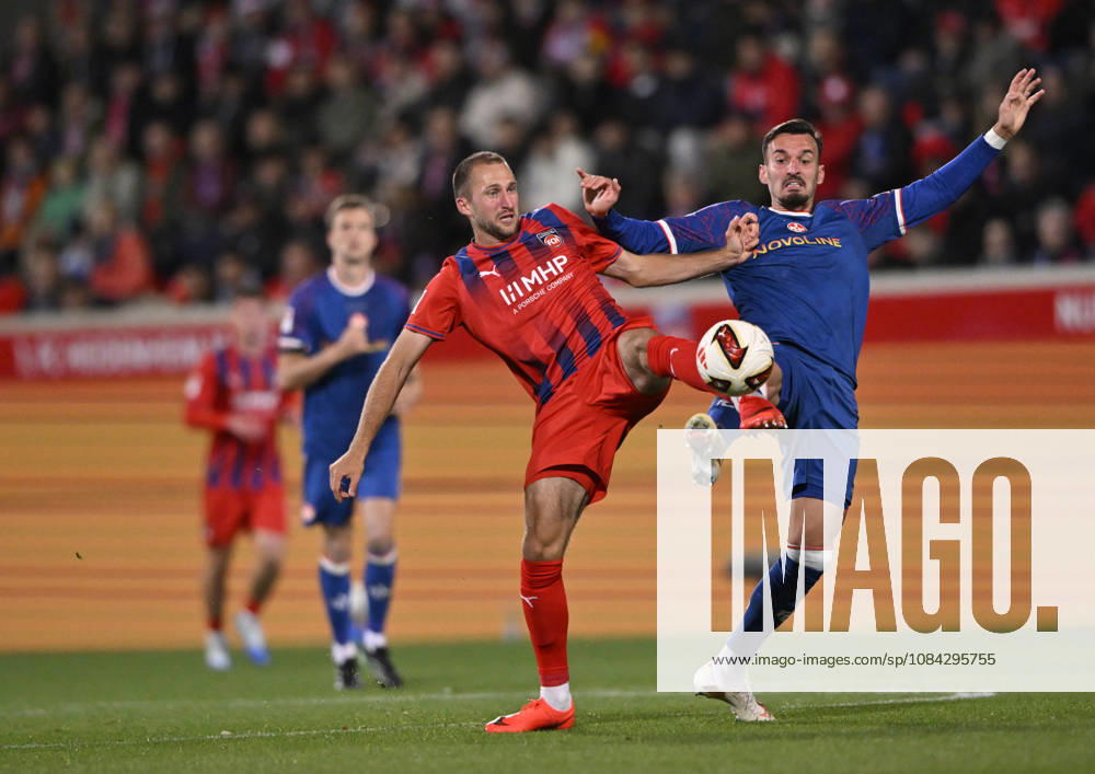 Zweikampf, Aktion Mergim Berisha 1. FC Kaiserslautern FCK (20) gegen Jonas Foehrenbach 1. FC Heidenheim 1846 FCH (19) 1. FC Heidenheim 1846 FCH vs 1. FC Kaiserslautern 09.10..2026 DFL REGULATIONS PROHIBIT ANY USE OF PHOTOGRAPHS AS IMAGE SEQUENCES AND OR QUASI-VIDEO 1. FC Heidenheim 1846 FCH vs 1. FC Kaiserslautern