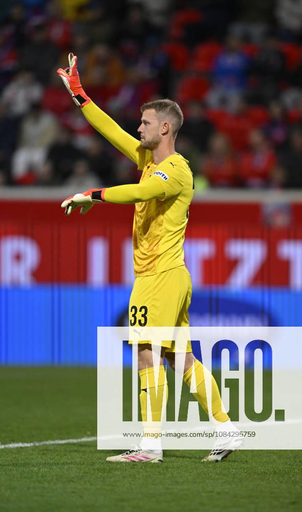 Torwart Thomas Daehne 1. FC Heidenheim 1846 FCH (33) Gestik Geste 1. FC Heidenheim 1846 FCH vs 1. FC Kaiserslautern 09.10..2026 DFL REGULATIONS PROHIBIT ANY USE OF PHOTOGRAPHS AS IMAGE SEQUENCES AND OR QUASI-VIDEO 1. FC Heidenheim 1846 FCH vs 1. FC Kaiserslautern