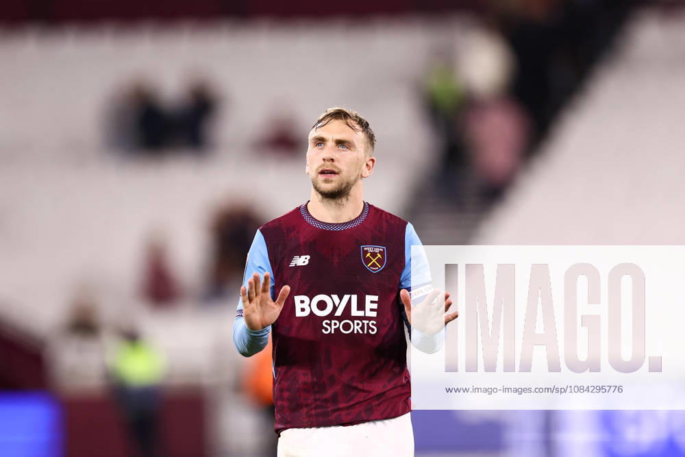 West Ham United v Queens Park Rangers 09 October 2026, London - EFL Championship Football - West Ham United v Queens Park Rangers - Jarrod Bowen of West Ham United apologises to the fans after full time following his penalty miss - Photo: Jacques Feeney Offside. London UK
