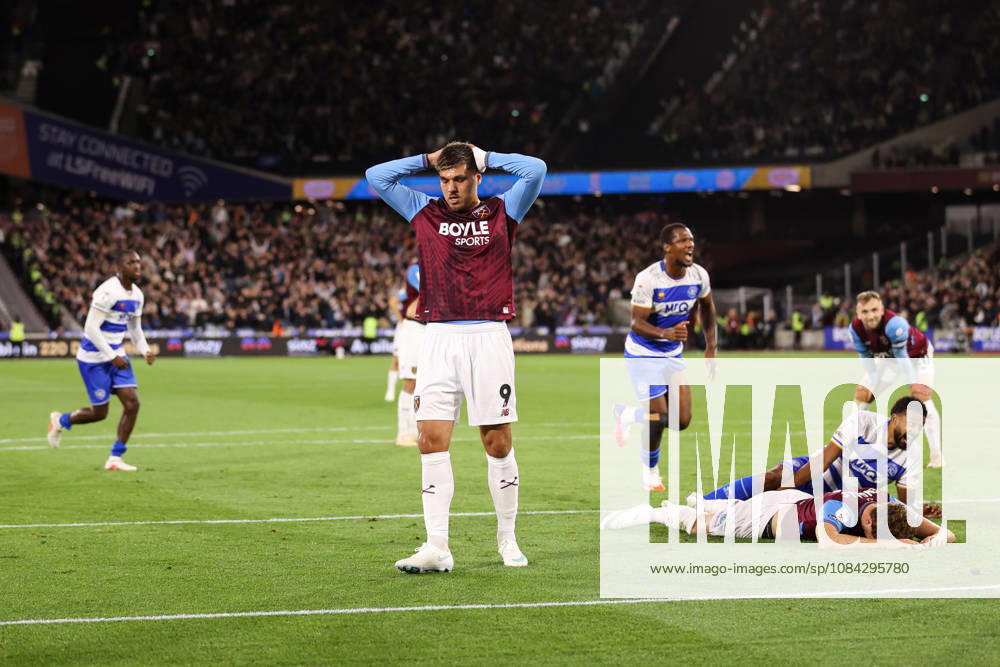 West Ham United v Queens Park Rangers 09 October 2026, London - EFL Championship Football - West Ham United v Queens Park Rangers - Joel Piroe of West Ham United reacts after missing a chance following the missed penalty of Jarrod Bowen of West Ham United - Photo: Jacques Feeney Offside. London UK