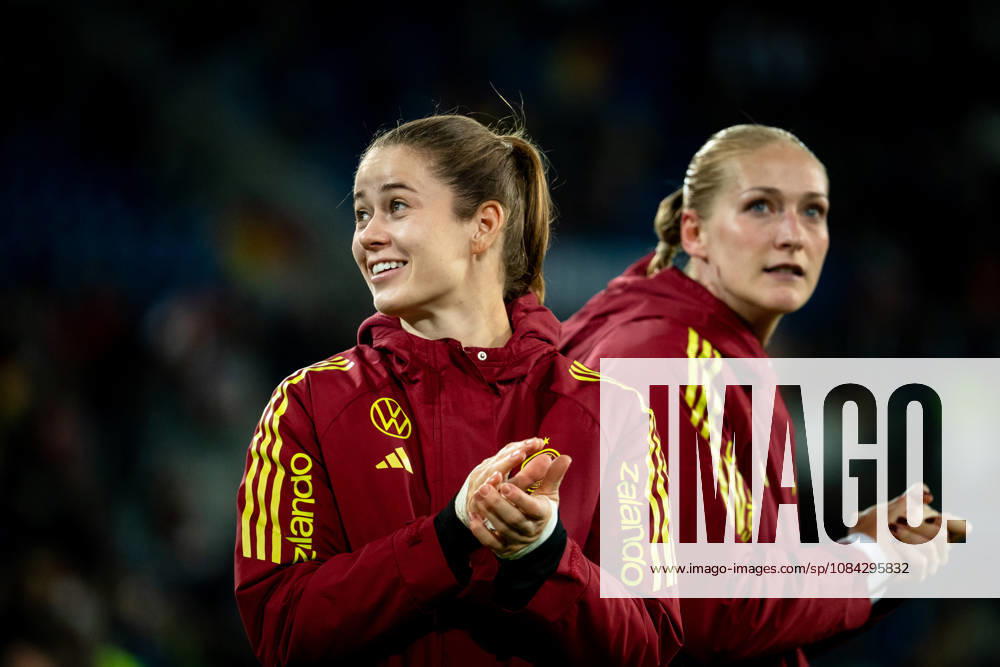 GER, Fussball, Frauen, Länderspiel, Karlsruhe, Deutschland vs. Australien Stina Johannes ( Deutschland, 12 ), Camilla Küver ( Deutschland, 3 ) Karlsruhe BBBank Wildpark Baden-Württemberg Deutschland