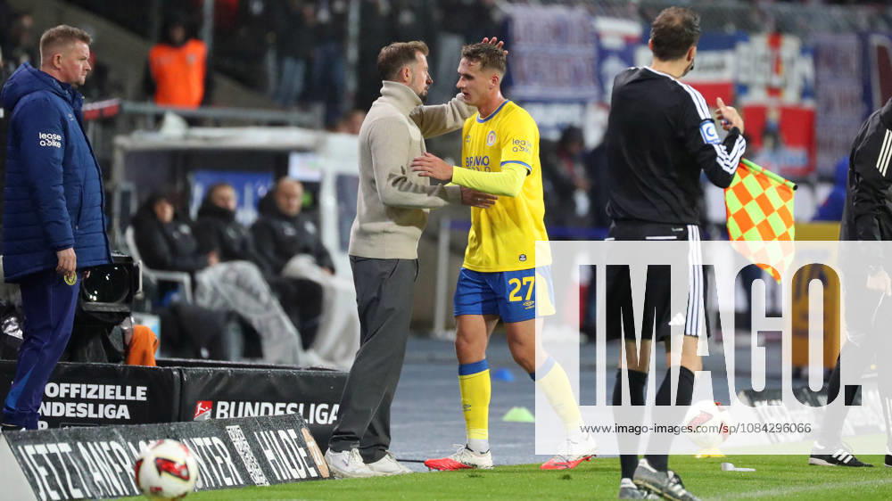 Braunschweig vs Kiel, 2. BL Braunschweig, 09.10.2026, Fußball, Herren, 2. BL, Saison 2026 2027, Eintracht Braunschweig vs. Holstein Kiel: Cheftrainer Lars Kornetka (Eintracht Braunschweig), Jan Urbich (Eintracht Braunschweig) Stadion an der Hamburger Straße Niedersachsen Deutschland