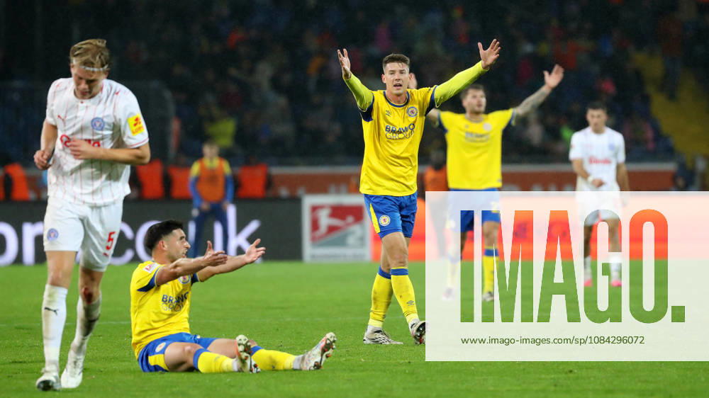 Braunschweig vs Kiel, 2. BL Braunschweig, 09.10.2026, Fußball, Herren, 2. BL, Saison 2026 2027, Eintracht Braunschweig vs. Holstein Kiel: Robin Heußer (Eintracht Braunschweig), Florian Flick (Eintracht Braunschweig) , Stadion an der Hamburger Straße Niedersachsen Deutschland