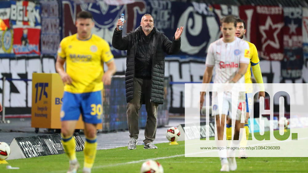Braunschweig vs Kiel, 2. BL Braunschweig, 09.10.2026, Fußball, Herren, 2. BL, Saison 2026 2027, Eintracht Braunschweig vs. Holstein Kiel: Cheftrainer Tim Walter (Holstein Kiel) Stadion an der Hamburger Straße Niedersachsen Deutschland