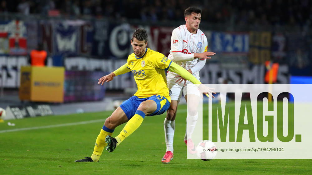 Braunschweig vs Kiel, 2. BL Braunschweig, 09.10.2026, Fußball, Herren, 2. BL, Saison 2026 2027, Eintracht Braunschweig vs. Holstein Kiel: Isidoros Koutsidis (Eintracht Braunschweig), Guillermo Balzi Stadion an der Hamburger Straße Niedersachsen Deutschland
