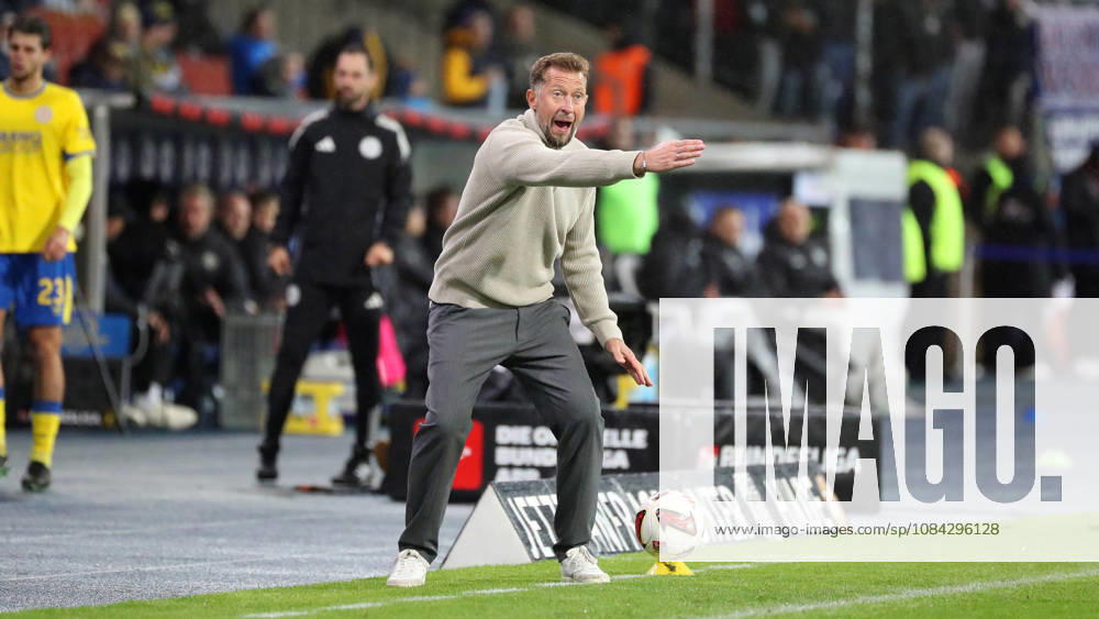 Braunschweig vs Kiel, 2. BL Braunschweig, 09.10.2026, Fußball, Herren, 2. BL, Saison 2026 2027, Eintracht Braunschweig vs. Holstein Kiel: Cheftrainer Lars Kornetka (Eintracht Braunschweig) Stadion an der Hamburger Straße Niedersachsen Deutschland