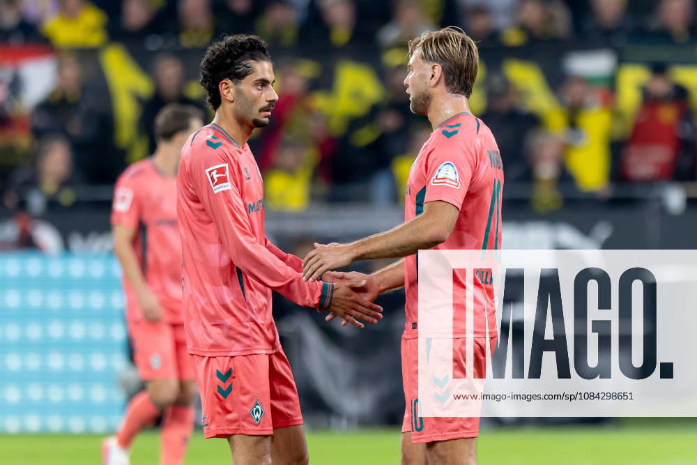 Dortmund, Deutschland 09. Oktober 2026: 1. BL - 2026 2027 - Sp. 5 - Borussia Dortmund gegen SV Werder Bremen Im Bild: v.li Eren Dinkci Dinkci (SVW) und Niclas Füllkrug Fuellkrug (SVW) nach dem Spiel DFL DFB regulations prohibit any use of photographs as image sequences and or quasi-video. Signal Iduna Park Nordrhein Westfalen
