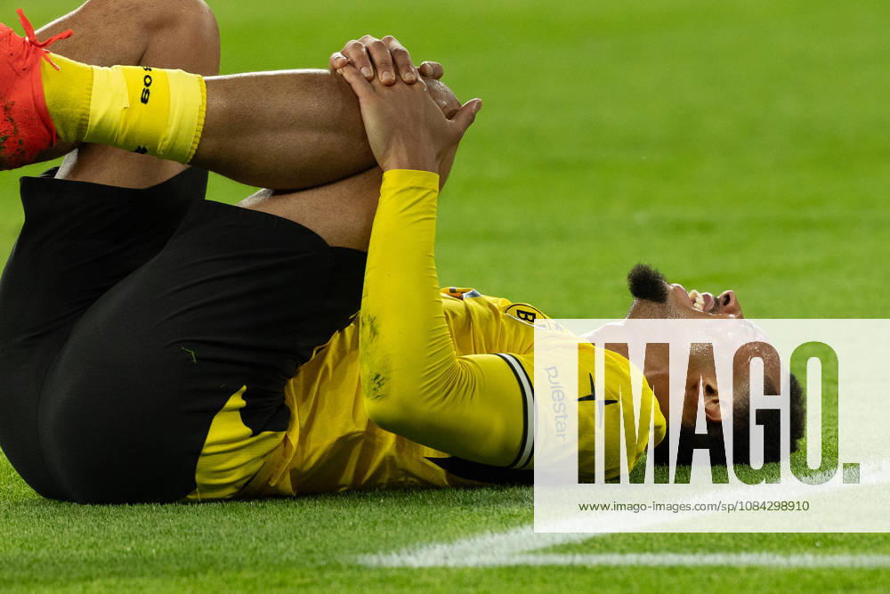Dortmund, Germany, 09.10.26, Felix Nmecha (Borussia Dortmund) verletzt auf dem Spielfeld waehrend des Spiels der 1. Bundesliga zwischen Borussia Dortmund - SV Werder Bremen im Signal Iduna Park in Dortmund. (Photo by Joachim Bywaletz) DFB DFL REGULATIONS PROHIBIT ANY USE OF PHOTOGRAPHS AS IMAGE SEQUENCES AND OR QUASI-VIDEO.