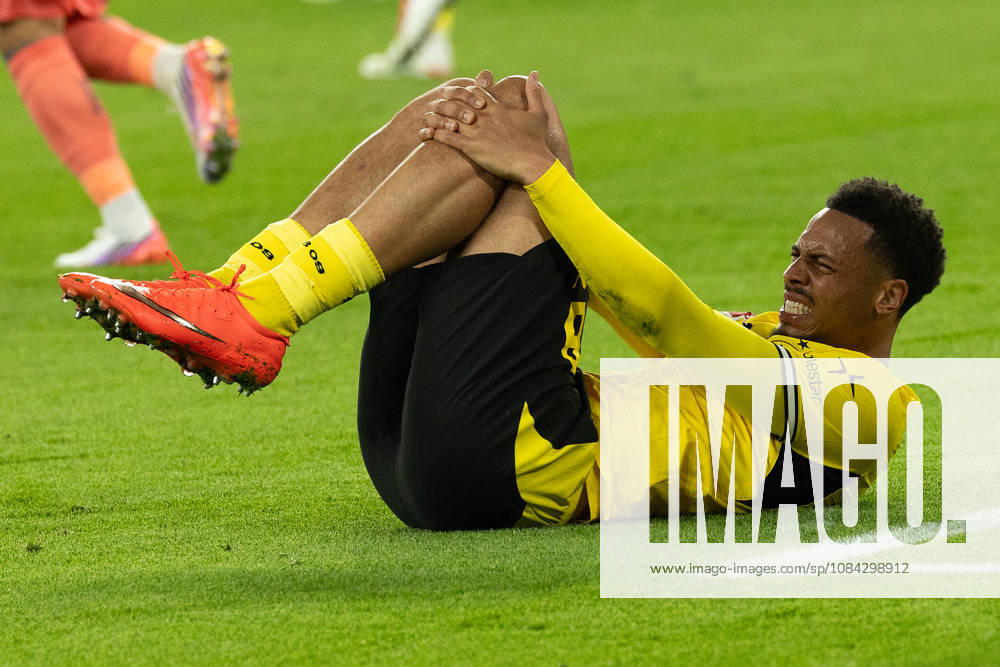 Dortmund, Germany, 09.10.26, Felix Nmecha (Borussia Dortmund) verletzt auf dem Spielfeld waehrend des Spiels der 1. Bundesliga zwischen Borussia Dortmund - SV Werder Bremen im Signal Iduna Park in Dortmund. (Photo by Joachim Bywaletz) DFB DFL REGULATIONS PROHIBIT ANY USE OF PHOTOGRAPHS AS IMAGE SEQUENCES AND OR QUASI-VIDEO.