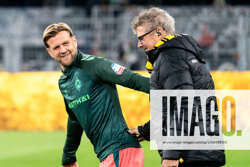Deutschland: 1. Bundesliga 2026 2027, 5. Spieltag: Borussia Dortmund vs. Werder Bremen 09.10.2026 Signal Iduna Park (Nordrhein-Westfalen) Niclas Füllkrug ( 10) begrüßt Nobby Norbert Dickel