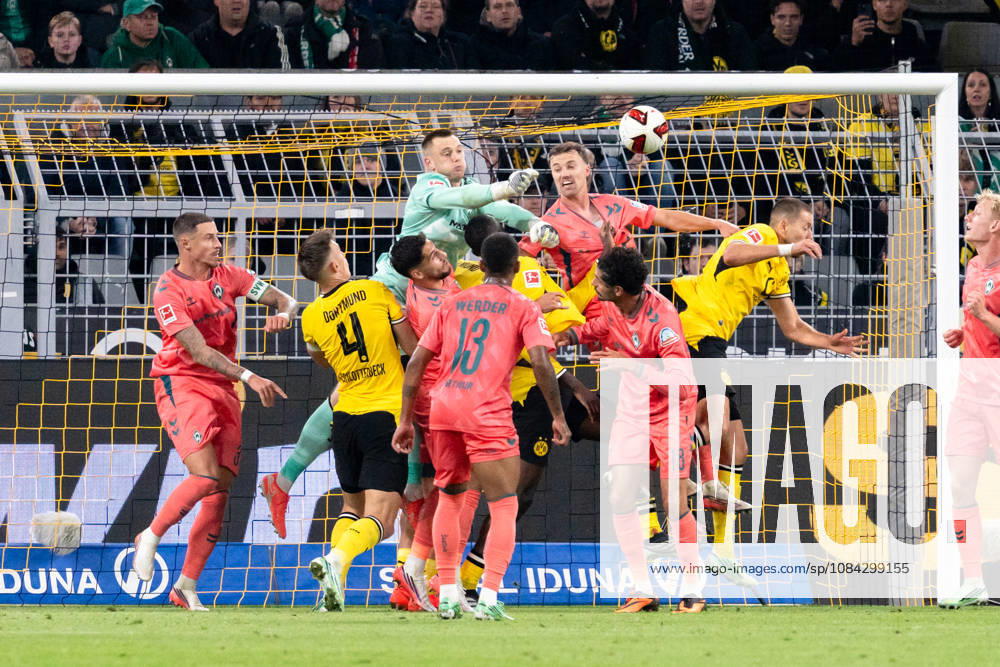 Deutschland: 1. Bundesliga 2026 2027, 5. Spieltag: Borussia Dortmund vs. Werder Bremen 09.10.2026 Signal Iduna Park (Nordrhein-Westfalen) Karl Hein ( 1) verletzt sich