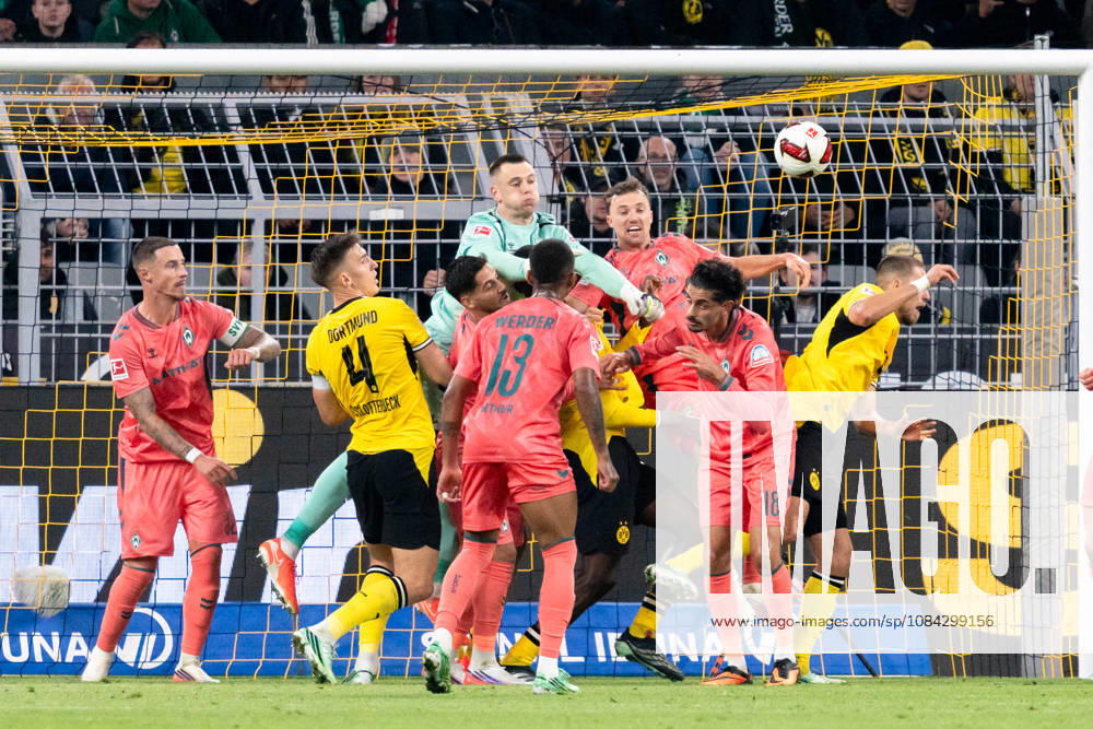 Deutschland: 1. Bundesliga 2026 2027, 5. Spieltag: Borussia Dortmund vs. Werder Bremen 09.10.2026 Signal Iduna Park (Nordrhein-Westfalen) Karl Hein ( 1) verletzt sich