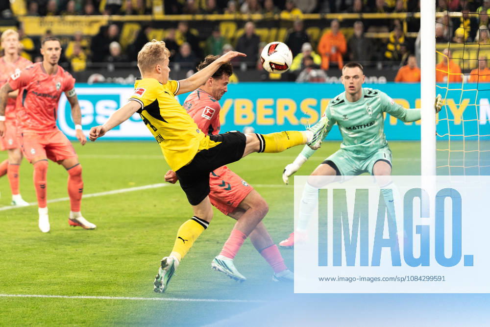 Deutschland: 1. Bundesliga 2026 2027, 5. Spieltag: Borussia Dortmund vs. Werder Bremen 09.10.2026 Signal Iduna Park (Nordrhein-Westfalen) Daniel Svensson (Borussia Dortmund, 24) Karl Hein ( 1)