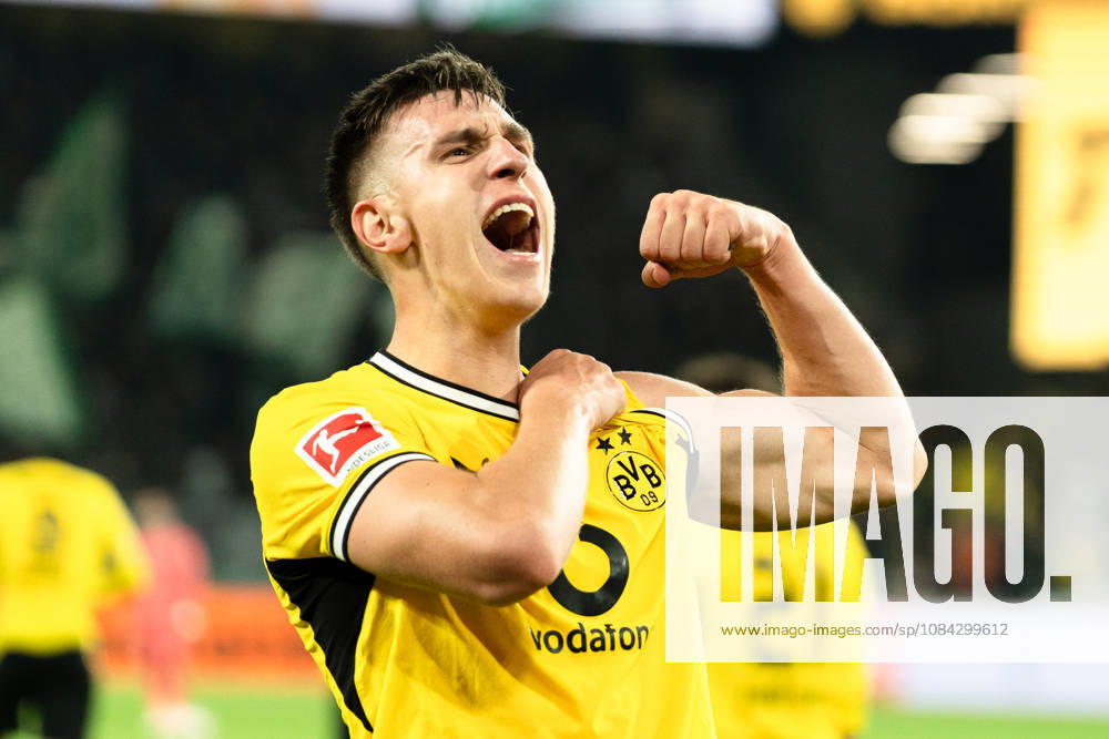 Deutschland: 1. Bundesliga 2026 2027, 5. Spieltag: Borussia Dortmund vs. Werder Bremen 09.10.2026 Signal Iduna Park (Nordrhein-Westfalen) Tor zum 2:0 durch Nico Schlotterbeck (Borussia Dortmund, 4) Jubel Freude Emotionen Torjubel Bizeps