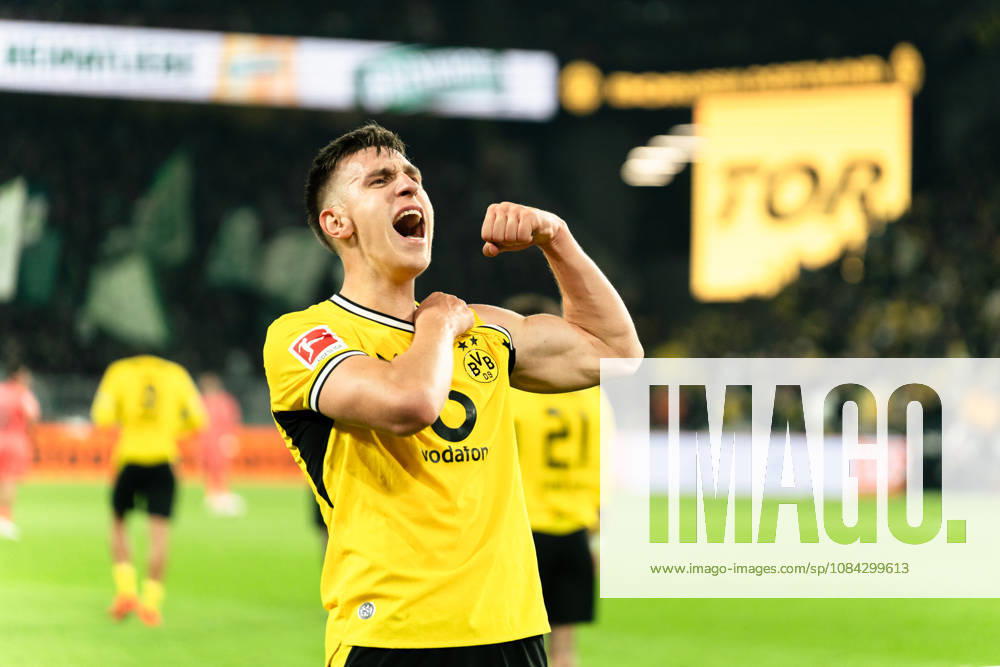 Deutschland: 1. Bundesliga 2026 2027, 5. Spieltag: Borussia Dortmund vs. Werder Bremen 09.10.2026 Signal Iduna Park (Nordrhein-Westfalen) Tor zum 2:0 durch Nico Schlotterbeck (Borussia Dortmund, 4) Jubel Freude Emotionen Torjubel Bizeps