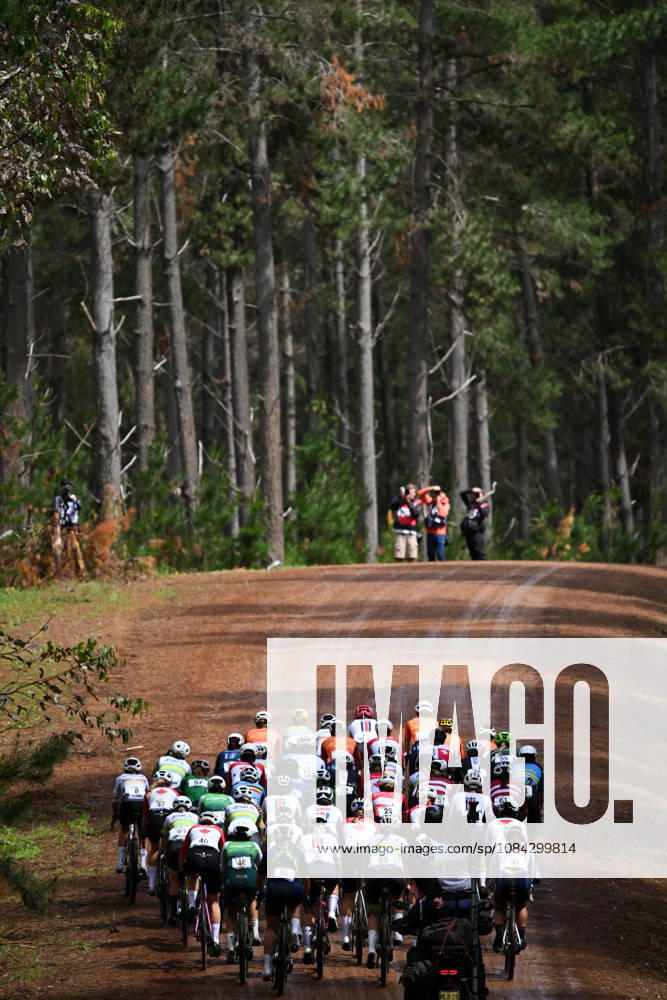 2026 UCI Gravel World Championships Picture by Zac Williams SWpix.com - 10 10 2026 - Cycling - 2026 UCI Gravel World Championships - Nannup, Western Australia, Australia - Womens Elite - The peloton