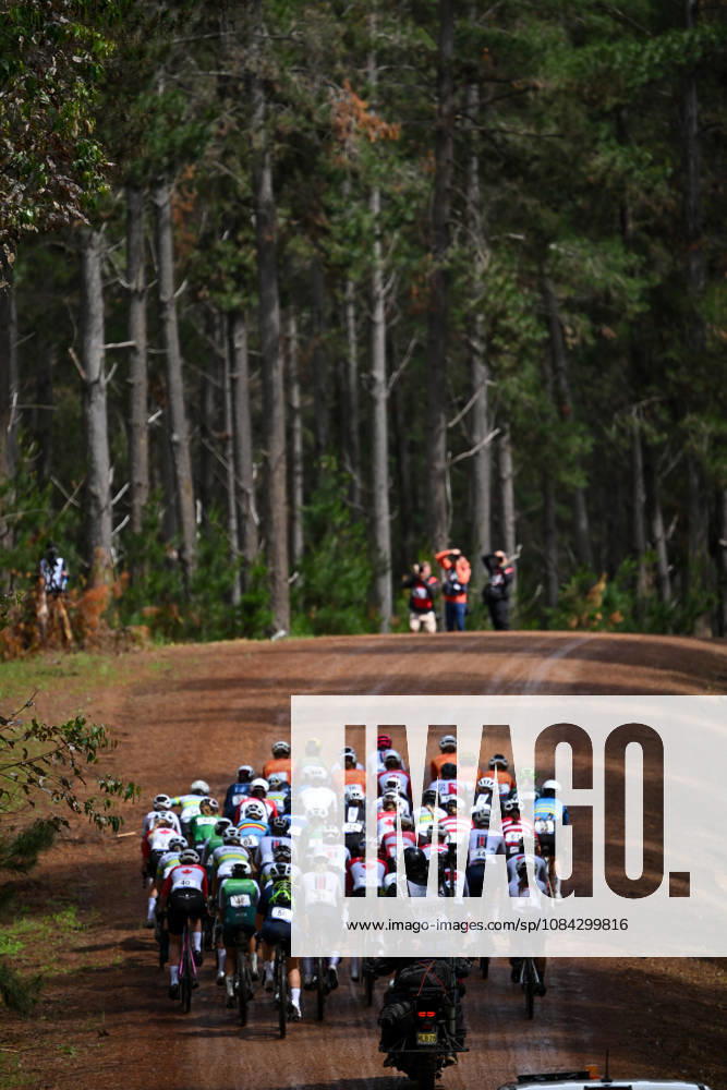 2026 UCI Gravel World Championships Picture by Zac Williams SWpix.com - 10 10 2026 - Cycling - 2026 UCI Gravel World Championships - Nannup, Western Australia, Australia - Womens Elite - The peloton