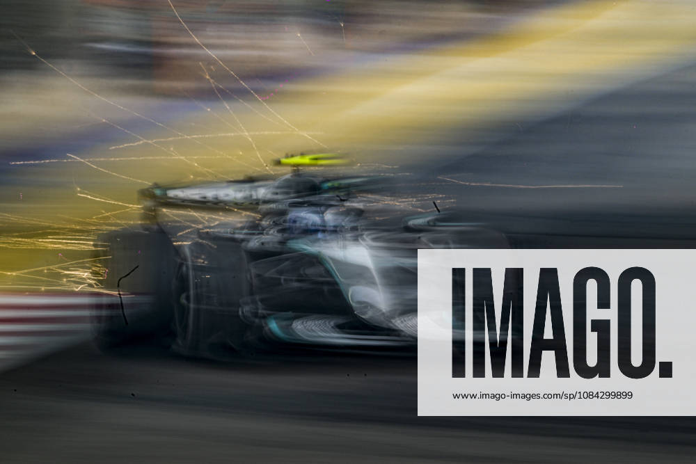 George Russell of Mercedes takes a turn during FP1, Friday, 9 October , Singapore Grand Prix 2026, Marina Bay Street Circuit, Singapore 2026. Formula 1: Singapore Grand Prix 2026 - ZUMAc251 20261009_znp_c251_034