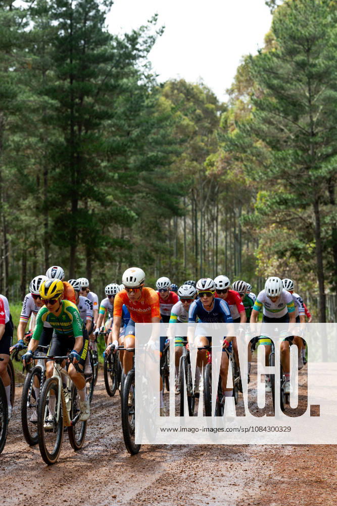 2026 UCI Gravel World Championships Picture by James Raison SWpix.com - 10 10 2026 - Cycling - 2026 UCI Gravel World Championships - Nannup, Western Australia, Australia - Womens Elite - The peloton, Netherlands