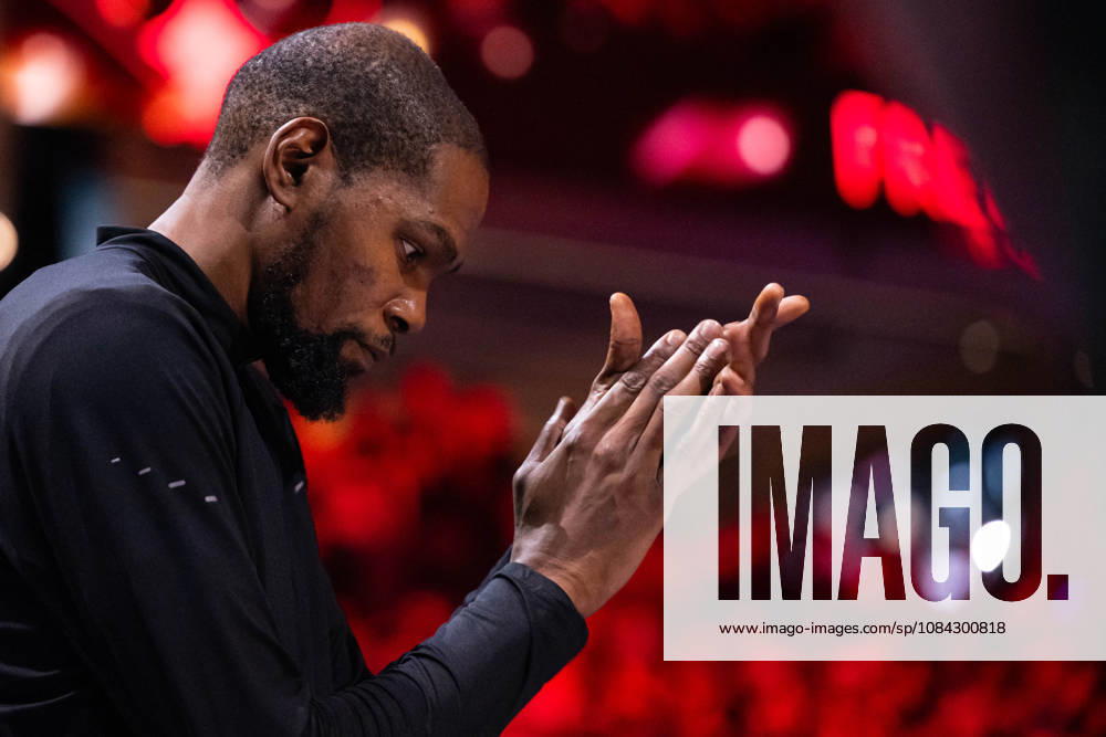 (261010) -- MACAO, Oct. 10, 2026 -- Kevin Durant of Houston Rockets reacts before the 2026-2027 NBA, Basketball Herren, USA preseason game between Houston Rockets and Dallas Mavericks in Macao, south China, Oct. 9, 2026. ) (SP)CHINA-MACAO-BASKETBALL-NBA PRESEASON-LAKERS VS MAVERICKS(CN) CheongxKamxKa