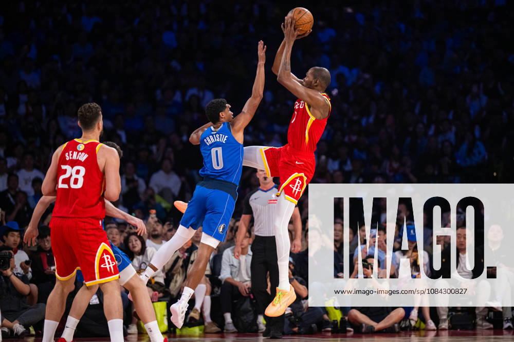 (261010) -- MACAO, Oct. 10, 2026 -- Kevin Durant (R) of Houston Rockets shoots during the 2026-2027 NBA, Basketball Herren, USA preseason game between Houston Rockets and Dallas Mavericks in Macao, south China, Oct. 9, 2026. ) (SP)CHINA-MACAO-BASKETBALL-NBA PRESEASON-LAKERS VS MAVERICKS(CN) CheongxKamxKa