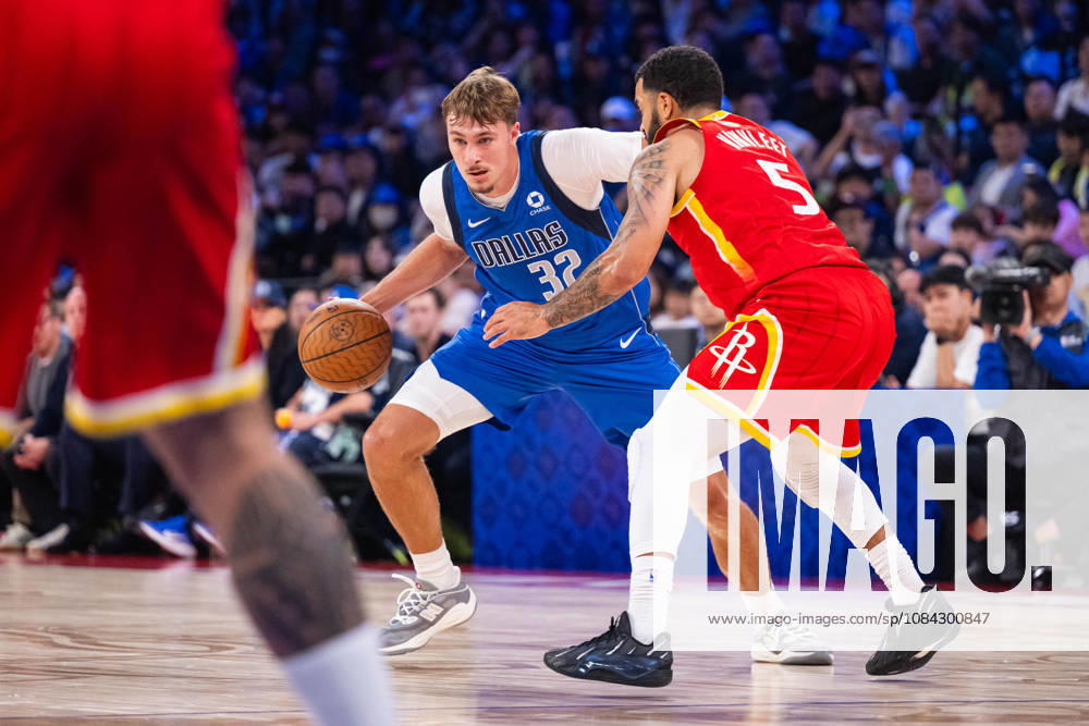 (261010) -- MACAO, Oct. 10, 2026 -- Cooper Flagg (L) of Dallas Mavericks competes during the 2026-2027 NBA, Basketball Herren, USA preseason game between Houston Rockets and Dallas Mavericks in Macao, south China, Oct. 9, 2026. ) (SP)CHINA-MACAO-BASKETBALL-NBA PRESEASON-ROCKETS VS MAVERICKS(CN) CheongxKamxKa