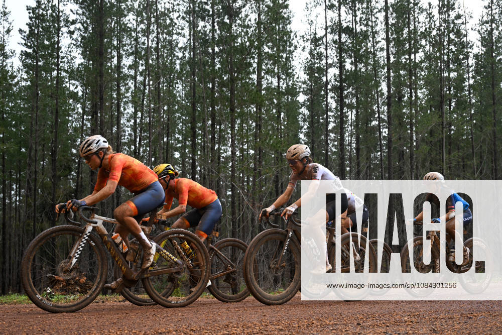 2026 UCI Gravel World Championships Picture by Zac Williams SWpix.com - 10 10 2026 - Cycling - 2026 UCI Gravel World Championships - Nannup, Western Australia, Australia - Womens Elite - Larissa Hartog (Netherlands), Rosa Klöser (Germany)