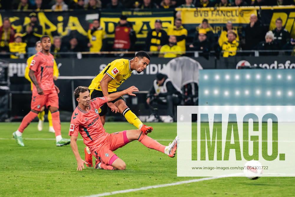 Borussia Dortmund v SV Werder Bremen - Bundesliga 2026 27 Ethan Nwaneri of Borussia Dortmund in action during the Bundesliga match between Borussia Dortmund and SV Werder Bremen at Signal Iduna Park in Dortmund, Germany, on October 9, 2026. Dortmund Germany