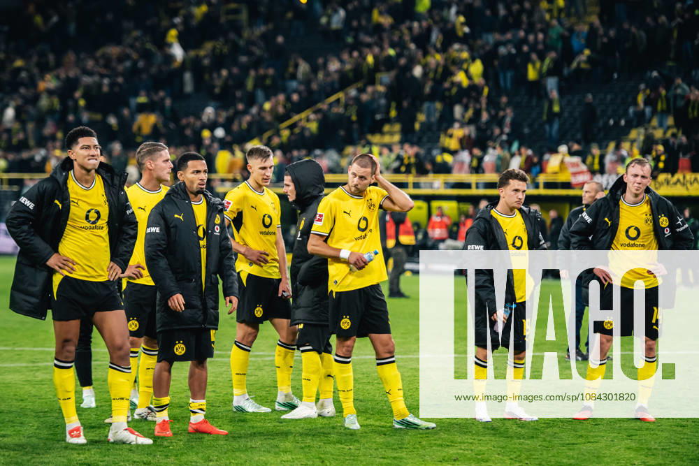 Borussia Dortmund v SV Werder Bremen - Bundesliga 2026 27 Borussia Dortmund players appear dejected after the Bundesliga match against SV Werder Bremen at Signal Iduna Park in Dortmund, Germany, on October 9, 2026. Dortmund Germany