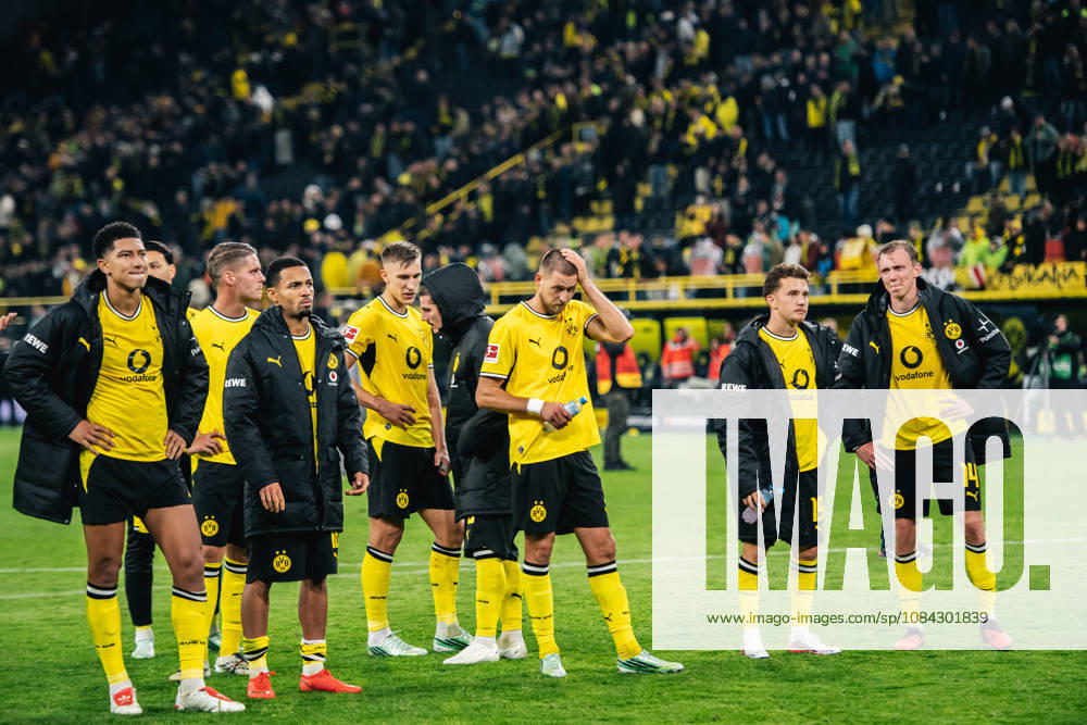 Borussia Dortmund v SV Werder Bremen - Bundesliga 2026 27 Borussia Dortmund players appear dejected after the Bundesliga match against SV Werder Bremen at Signal Iduna Park in Dortmund, Germany, on October 9, 2026. Dortmund Germany