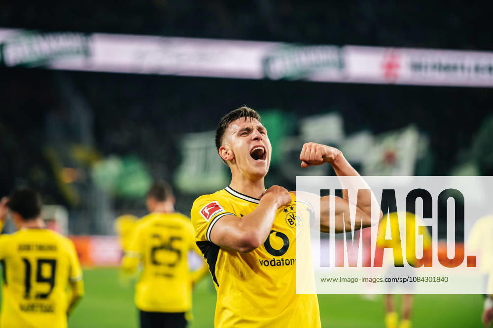Borussia Dortmund v SV Werder Bremen - Bundesliga 2026 27 Nico Schlotterbeck of Borussia Dortmund celebrates his team s second goal during the Bundesliga match between Borussia Dortmund and SV Werder Bremen at Signal Iduna Park in Dortmund, Germany, on October 9, 2026. Dortmund Germany